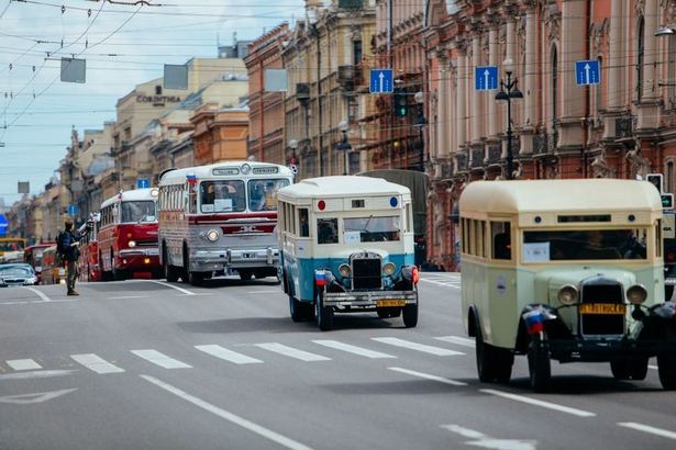 Более 200&nbsp;ретроавтомобилей, трамваев, автобусов и троллейбусов увидят жители города на Неве. C 23 по 25 мая в рамках&nbsp;международного фестиваля&nbsp;SPbTransportFest&nbsp;пройдет&nbsp;ретропарад, выставка исторического транспорта и конкурс водителей.&nbsp;