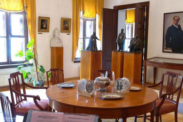 Целую неделю, с 18 по 24 января, у жителей Петербурга есть возможность посмотреть культовые фильмы ушедшего года по низким ценам. В числе кинолент, которые можно увидеть&nbsp;«Тор: Рагнарёк», «Бегущий по лезвию 2049», «Пираты карибского моря: Мертвецы не рассказывают сказки», «Стражи Галактики. Часть 2» и «Космическая станция».