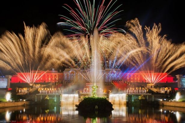 u0412u0435u0441u0435u043du043du0438u0439 u0431u0430u043b u0444u043eu043du0442u0430u043du043eu0432 u0432 u041fu0435u0442u0435u0440u0433u043eu0444u0435