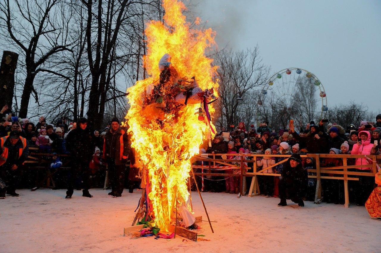 Сжечь чучело Масленицы, поесть блинов, забраться на скользкий столб за подарками и поводить русские народные хороводы под частушки и баян приглашают во вторые выходные марта в парк имени Бабушкина.&nbsp;