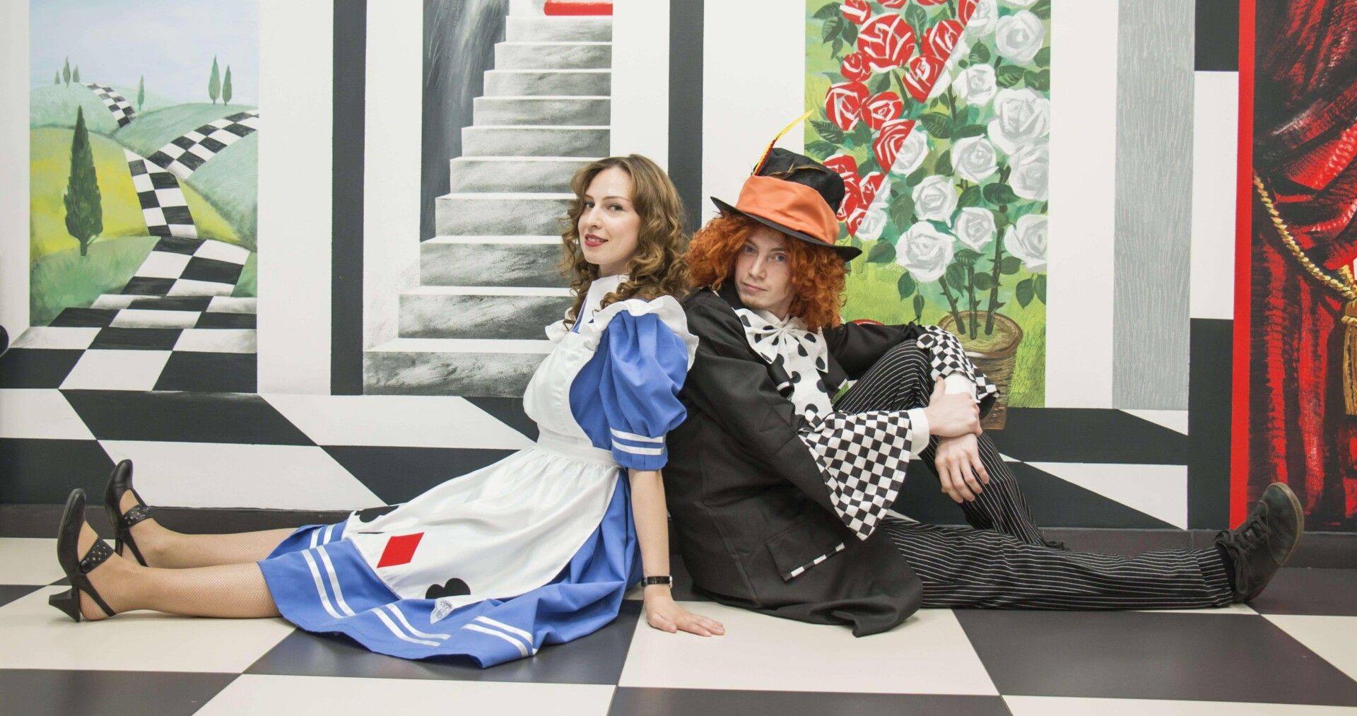 КидБург Эксперименты — интерактивный научный музей в Санкт-Петербурге, где дети и взрослые могут погрузиться в мир занимательной науки. Расположенный в ТРК «Питер Радуга», музей предлагает более 100 экспонатов, демонстрирующих законы физики, химии и биологии.