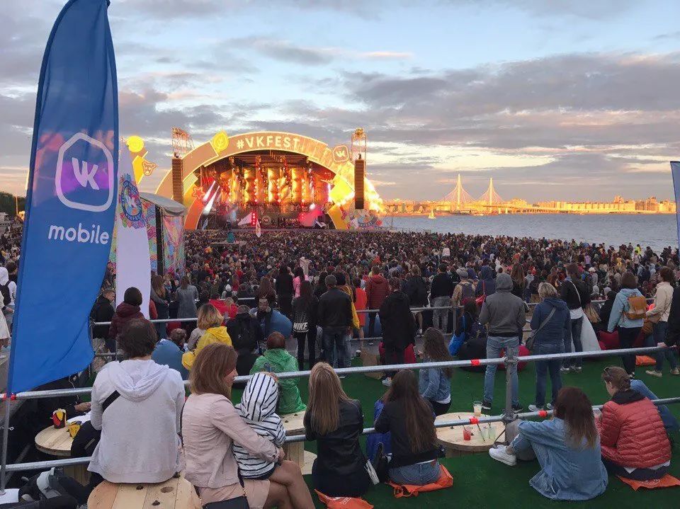 28 и 29 июля социальная сеть Вконтакте в четвертый раз проведет в Парке 300-летия один из самых крупных фестивалей в России —&nbsp;VK Fest 2018. Более сотни различных развлекательных площадок, представленных десятками брендов. Более сотни различных медийных личностей от звезд эстрады и телевидения до блоггеров, экспертов и топовых геймеров. Собрали 5 самых интересных площадок:
