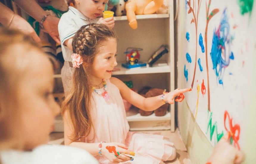 В честь открытия дошкольного отделения для малышей от 1 до 7 лет частная школа «Счастливое поколение» проводит день открытых дверей. Организаторы приглашают родителей, которым интересно узнать, как развить в ребенке творческое начало и помочь своему чаду состояться как личность. Дети смогут побывать на настоящем шоу-спектакле, где Емеля по щучьему велению покажет все прелести обучения.