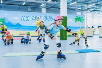 Вопрос о месте проведения торжества решён! Именинника и его гостей ждет веселый, шумный и активный праздник на новом роллердроме «Ногам дорогу». Спортивные игры с профессиональными аниматорами и инструкторами, насыщенная программа и море положительных эмоций. Такой День рождения станет незабываемым!