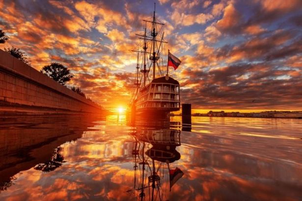 26 и 27 марта в Северной столице ожидается потепление. Скажет свое слово обширный антициклон с центром над Балтийским морем. Именно он будет поддерживать очень высокое атмосферное давление- 773 мм ртутного столба и довольно ощутимый прохладный северо- западный ветер.&nbsp;