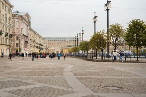 После очистки площади от ларьков была поставлена задача: подготовить проект по превращению Сенной площади в малое культурное пространство под открытым небом.