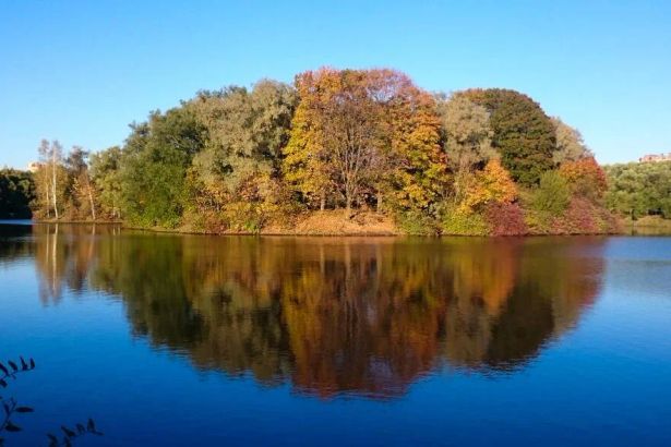 Уже завтра, 18 сентября, в знаменитой лютеранской церкви пройдёт концерт из цикла Сквозь времена. Золотое наследие». Гости вечера насладятся «осенними» фрагментами из циклов «Времена года» Антонио Вивальди и Петра Ильича Чайковского. Билеты на концерт можно будет приобрести от 300 рублей.