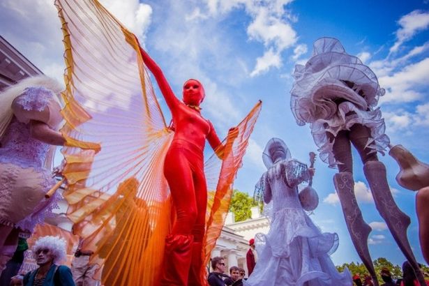 u0424u0435u0441u0442u0438u0432u0430u043bu044c u0443u043bu0438u0447u043du044bu0445 u0442u0435u0430u0442u0440u043eu0432 u043du0430 u0415u043bu0430u0433u0438u043du043eu043c u043eu0441u0442u0440u043eu0432u0435