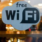 По Петербургу раскинута сеть бесплатного Wi-Fi. Подключение называется SpbFreeWiFi. Подключиться к этому бесплатному интернету можно, находясь по следующим адресам: