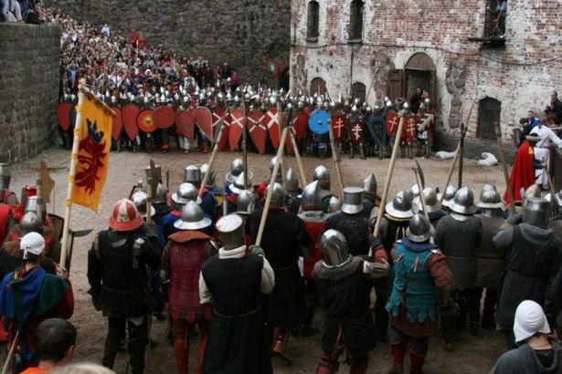 u0412u043eu0435u043du043du043e-u0438u0441u0442u043eu0440u0438u0447u0435u0441u043au0438u0439 u0444u0435u0441u0442u0438u0432u0430u043bu044c u00abu0420u044bu0446u0430u0440u0441u043au0438u0439 u0417u0430u043cu043eu043au00bb