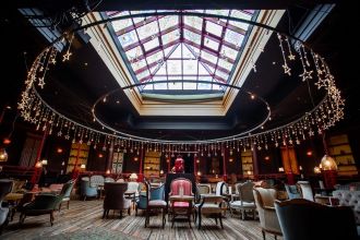 У многих словосочетание «британское образование» ассоциируются с такими прилагательными как «престижное», «рейтинговое», и, обязательно «дорогое». И, если с первыми двумя утверждениями не поспоришь (мировые рейтинги и уровень удовлетворенности студентов говорят сами за себя), то последний пункт легко поддается опровержению.