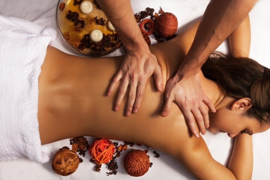 Интерьер Studio Relax в Купчино с зоной для массажа, LPG-аппаратами и кедровыми фитобочками