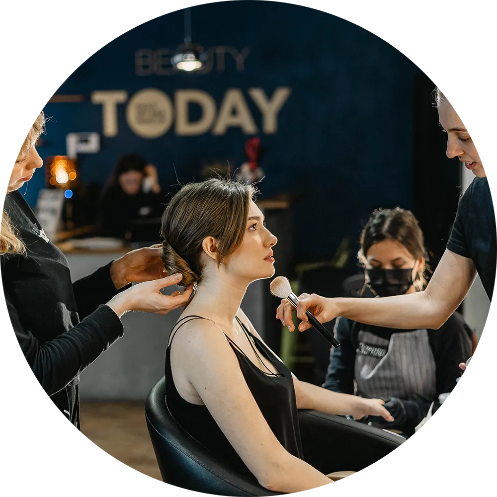Зона маникюра и укладок в студии Beauty Today в Санкт-Петербурге