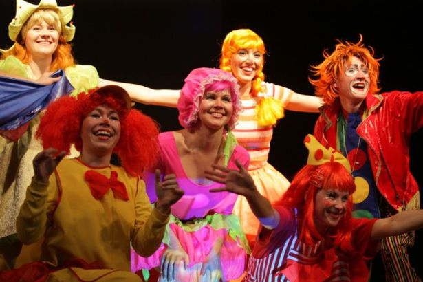 В ближайшую субботу, 20 августа, клоун-мим-театр «МимИГРАнты» покажет музыкальное ревю, собранное из своих лучших спектаклей. Театральное попурри назвали «Шари-Вари, или Чепуха в чемодане!».