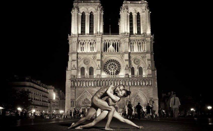 Завораживающий проект «Танцоры после полуночи» фотографа Джордана Мэттера расскажет петербургскому зрителю свою откровенную историю о том, как сотни артистов балета застыли обнаженными на ночных улицах всего мира. Особую атмосферу на выставке создаст музыка The Piano Guys и живые выступления балерин.