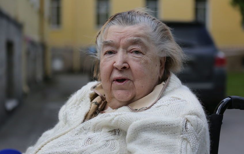 Нина Кремецкая – хирург и заслуженный врач России. Она была в Чернобыле в блокадном Ленинграде, а теперь, благодаря врачам и безмерной тяге к жизни, поборола опасный вирус.