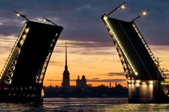 В ночь с 24 на 25 сентября состоится закрытие проекта «Поющие мосты», в рамках которого Дворцовый мост разводят под классическую музыку. По этому случаю велосипедистам выпадает шанс отправиться на велопрогулку по набережным Васильевского острова, чтобы в последний раз в этом году увидеть музыкальную разводку мостов.