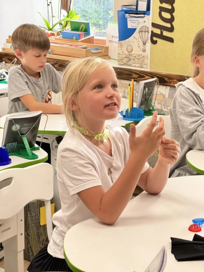 Подборка лучших детских лагерей в Ленинградской области и Санкт-Петербурге — загородные, городские, языковые, спортивные и тематические программы для детей от 6 до 17 лет.