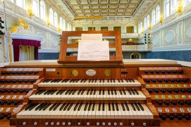 u041au0430u043cu0435u0440u043du044bu0439 u043eu0440u0433u0430u043du043du044bu0439 u0444u0435u0441u0442u0438u0432u0430u043bu044c u00abu041cu0443u0437u044bu043au0430u043bu044cu043du044bu0435 u0446u0432u0435u0442u044bu00bb