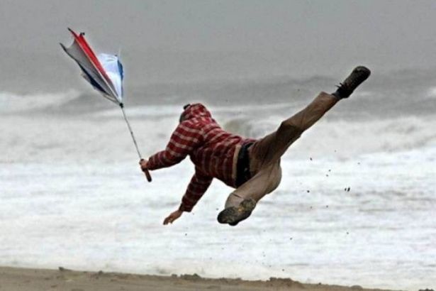 u041du0430 u041fu0435u0442u0435u0440u0431u0443u0440u0433 u043du0430u0434u0432u0438u0433u0430u0435u0442u0441u044f u0448u0442u043eu0440u043c