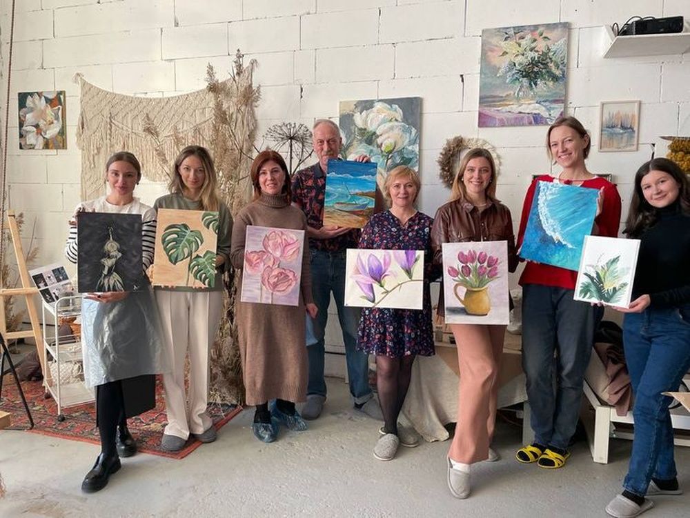 Арт-вечеринка в Boyko.Art: участники рисуют в светлом лофте с видом на Финский залив