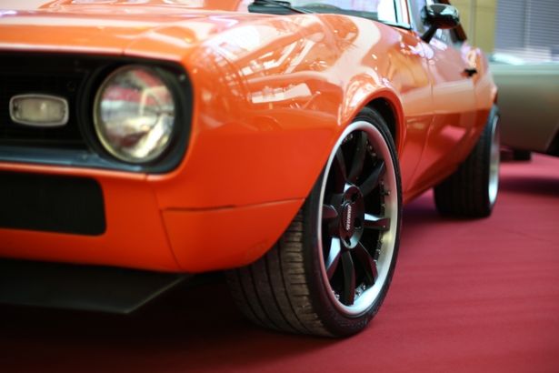 С 14 сентября по 14 октября в ТЦ «Галерея» проходит&nbsp;бесплатная выставка легендарных автомобилей ХХ века. Гости могут увидеть американскую и европейскую классику 60-х годов – более десятка отреставрированных авто на боевом ходу. Желающие могут не только полюбоваться, но и устроить фотосессию в ретроавтомобилях.