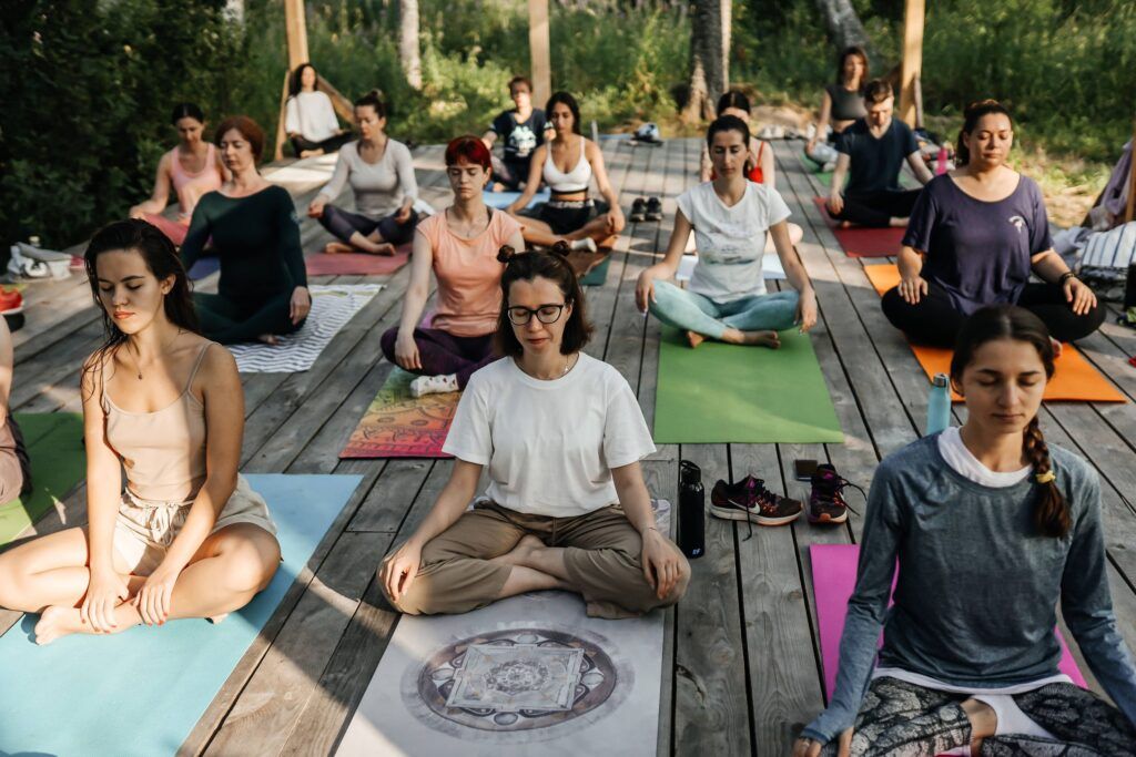 Научиться классно кататься на роликах, изучить основы журналистики и фотографии, стать настоящим мастером Кунг-фу, обучиться игре на барабанах и различным видам жонглирования, начать танцевать страстное танго, попробовать себя в актерском амплуа, получить прекрасную растяжку в Петербурге может любой желающий не потратив ни копейки.