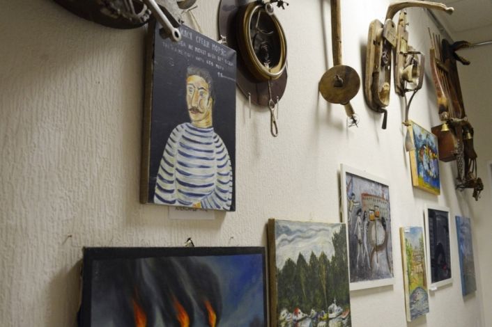 Туристы и местные жители часто ограничиваются самыми популярными петербургскими художественными музеями — Эрмитажем и Русским. Но в городе есть десятки других интересных галерей. Питер Online делится местами, где собраны впечатляющие коллекции и проходят крутые выставки современного искусства.