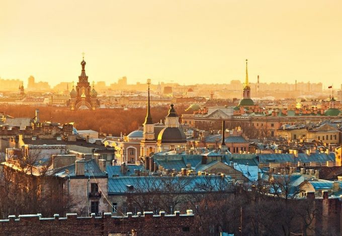 Каждый день приближает петербуржцев к теплым весенним дням. Жители Северной столицы уже ощущают тепло и меняют шубы и дубленки на легкие куртки. Радуют и синоптики. По их прогнозам температура продолжит набирать вес.