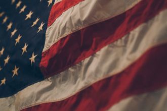 Многие считают, что сейчас это практически невозможно, но это далеко не так.Несмотря на то, что большинство консульств в РФ закрыто, а консульство в Москве в данный период занимается только вопросами граждан США и не выдает любые типы виз — визу получить возможно.