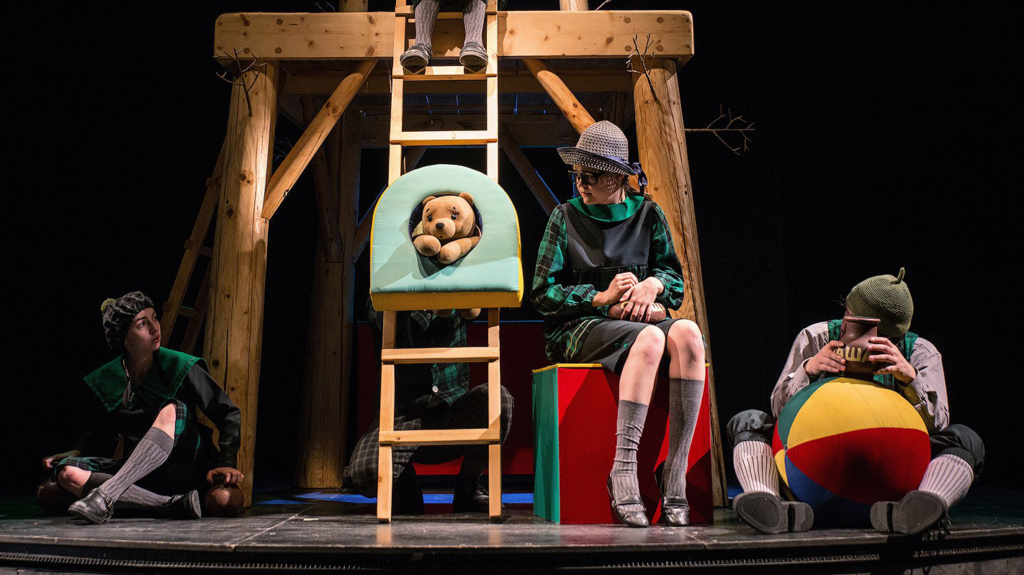 Экспериментальные постановки, необычный взгляд на привычный сюжет, захватывающая игра актеров — самый древний вид искусства сегодня может быть бесплатным и интересным одновременно в этих театрах: