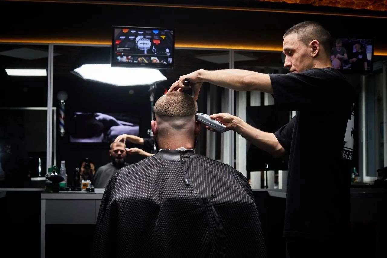 Премиальный барбершоп Central Barbershop у Гостиного двора в Санкт-Петербурге