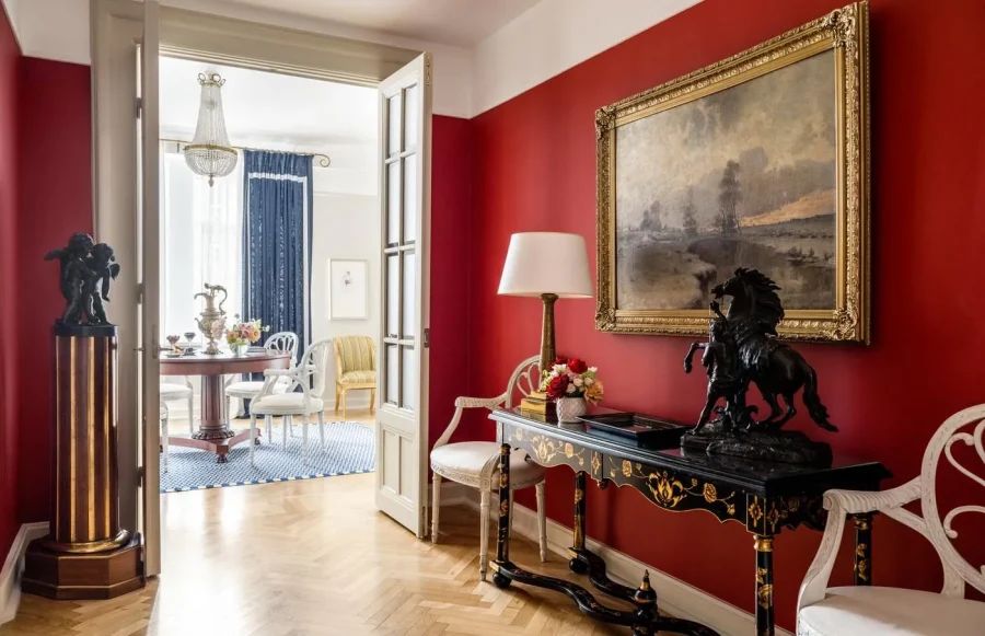 Hotel Astoria в Санкт-Петербурге - классический роскошный интерьер и исторический фасад с видом на Исаакиевский собор