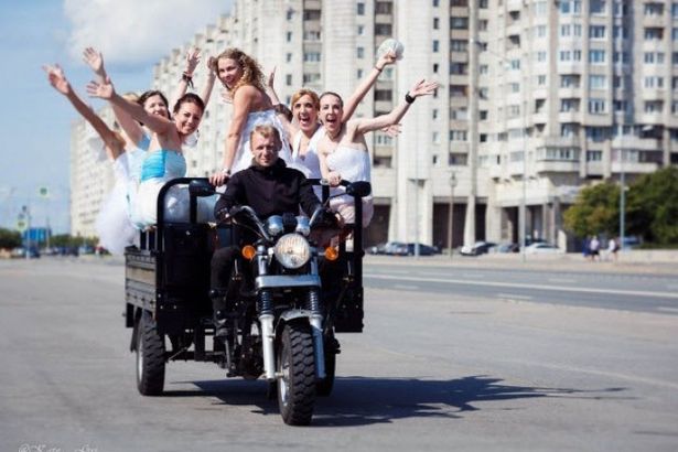 u041cu043eu0442u043eu043fu0430u0440u0430u0434 u043du0435u0432u0435u0441u0442 u043fu0440u043eu0435u0434u0435u0442 u043fu043e u0443u043bu0438u0446u0430u043c u041fu0435u0442u0435u0440u0431u0443u0440u0433u0430