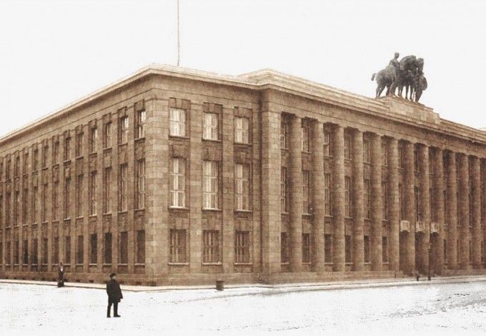 4 u0430u0432u0433u0443u0441u0442u0430 1914 u0433u043eu0434u0430 u043du0430 u0418u0441u0430u0430u043au0438u0435u0432u0441u043au043eu0439 u043fu043bu043eu0449u0430u0434u0438 u0442u043eu043bu043fu0430 u0440u0430u0437u0433u0440u043eu043cu0438u043bu0430 u043du0435u043cu0435u0446u043au043eu0435 u043fu043eu0441u043eu043bu044cu0441u0442u0432u043e 