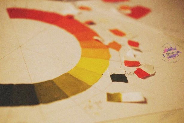 Раскладывать по полочкам правила и законы смешивания красок, влиять цветом на восприятие и психологию человека,&nbsp;пользоваться масляными красками, акварелью и даже гуашью — этому предлагают научиться в школе «ВКрасках» на курсе для начинающих и профессиональных художников «Цветоведение».