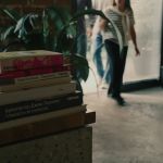 На месте Pizza Point заработало бистро Moa. В меню — микс Греции, Израиля и Испании, в интерьере — морское дно и люстра-медуза.