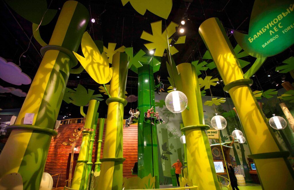 Если кто-то спросит, где в Санкт-Петербурге можно отдохнуть всей семьёй, мы, не задумываясь, скажем: "ТРК «Европолис», друзья, именно там ваша семья станет частью волшебного мира Angry Birds!"