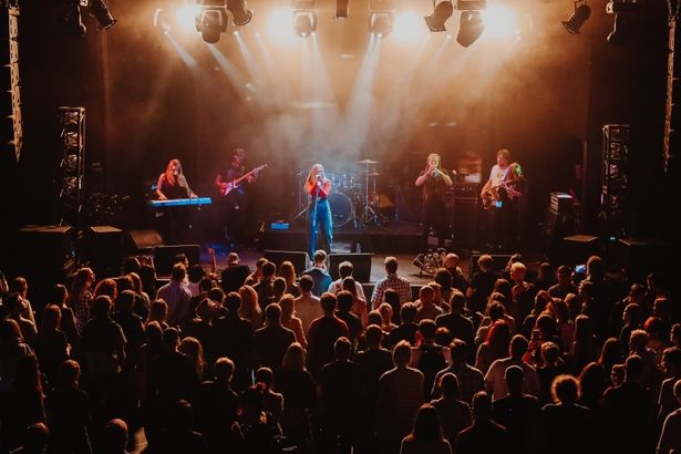 u00abu041cu042b u0417u0414u0415u0421u042cu00bb u2014 u0431u043eu043bu044cu0448u043eu0439 u0438u043du0434u0438-u0444u043eu043bu043a u043au043eu043du0446u0435u0440u0442 u043fu0440u043eu0439u0434u0435u0442 u0432 u041fu0435u0442u0435u0440u0431u0443u0440u0433u0435