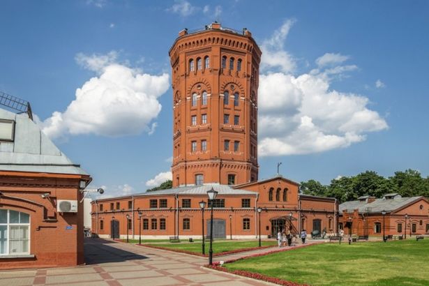 Оказаться в гостях у Мойдодыра, своими руками изготовить славянский и финно-угорский оберег и принять участие в создании единого «Букета Любви» петербургские семьи смогут с 7 июля. В музейном комплексе «Вселенная воды» стартует тематический фестиваль «Не разлей вода!».