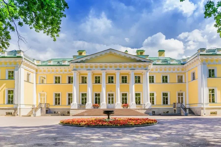 Каменноостровский дворец — резиденция императоров на Малой Невке