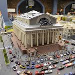 Хотите увидеть весь Петербург за один день? В городе есть уникальные места, где собраны миниатюрные копии знаменитых достопримечательностей: Исаакиевский собор размером с ладонь, крошечные мосты и даже целые кварталы в масштабе 1:87. Мы собрали лучшие музеи и выставки, где можно исследовать Петербург в миниатюре.