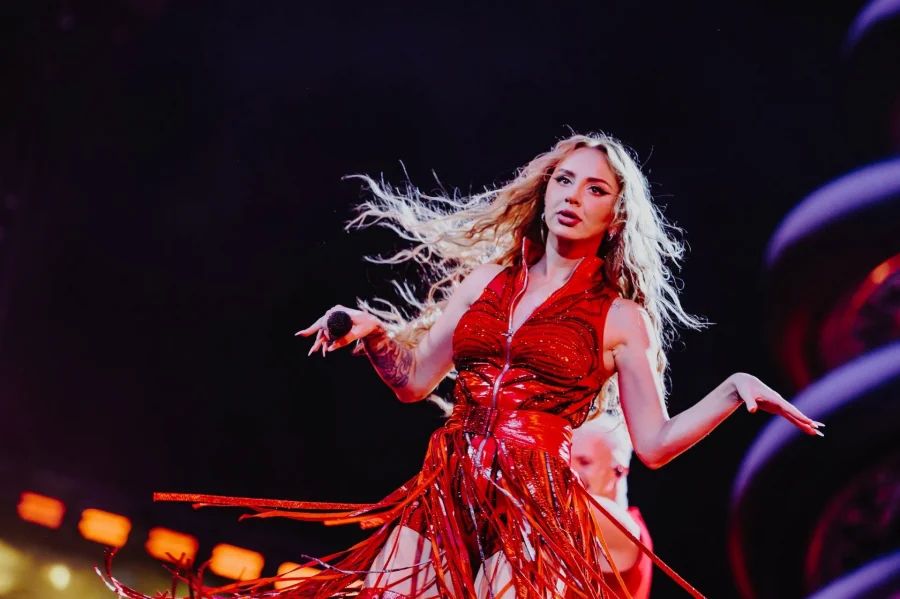 ANNA ASTI на сцене в образе Царицы