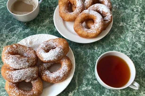 Сеть современных пышечных с ярким дизайном и необычными вкусами. Здесь классические пышки соседствуют с вариантами с маршмеллоу, соленой карамелью, малиновым конфитюром и фисташковым соусом. Все по демократичным ценам.