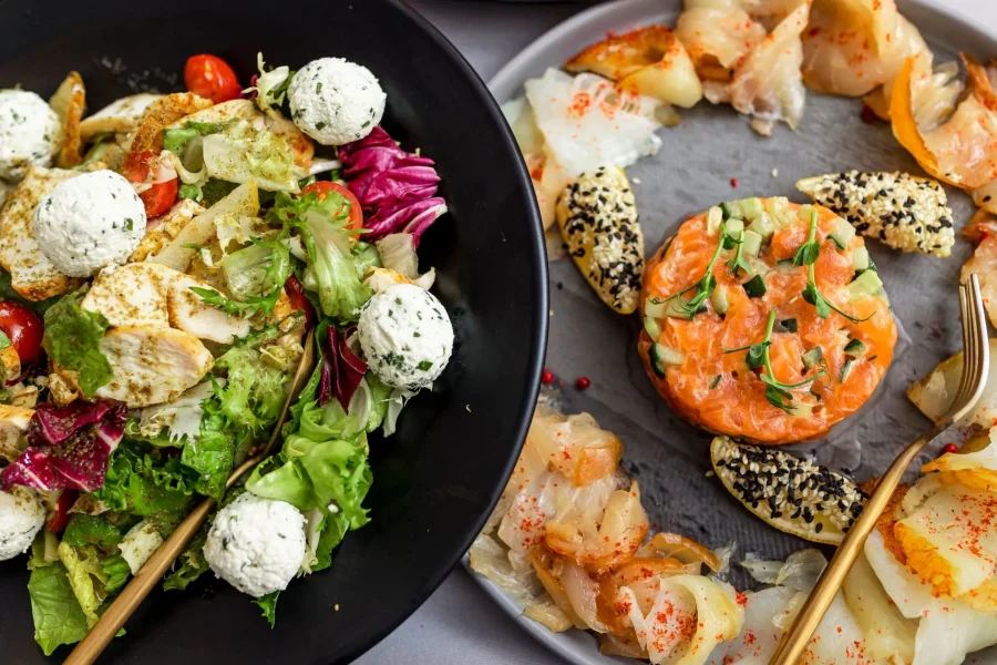 Eat Catering берёт на себя не только еду, но и всю логику мероприятия — меню, подачу и обслуживание на праздниках и деловых событиях в Петербурге.