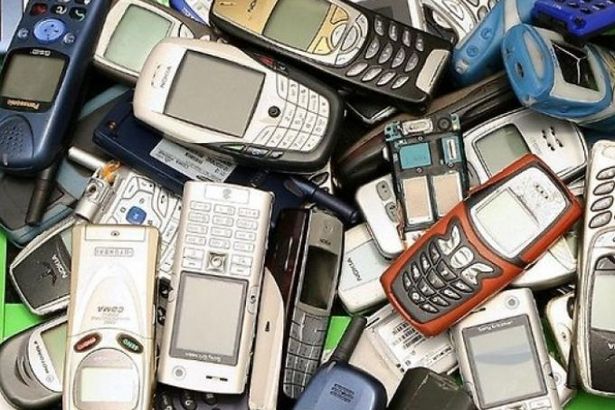 u0412 u041fu0435u0442u0435u0440u0431u0443u0440u0433u0435 u0441u043eu0431u0438u0440u0430u044eu0442 u0441u0442u0430u0440u044bu0435 u043cu043eu0431u0438u043bu044cu043du0438u043au0438 u0434u043bu044f u0431u0435u0437u0434u043eu043cu043du044bu0445