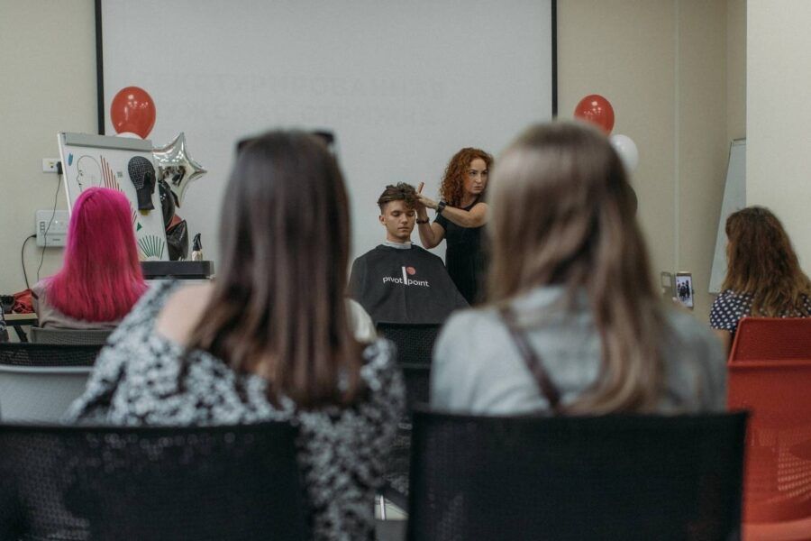 Курсы парикмахеров Академия МАЙ в Санкт-Петербурге — методика Pivot Point