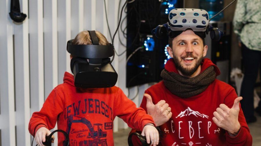 Сотни VR-игр — от шутеров и хорроров до симуляторов — в просторном зале клуба MIR VR, где можно отпраздновать день рождения всей компанией.