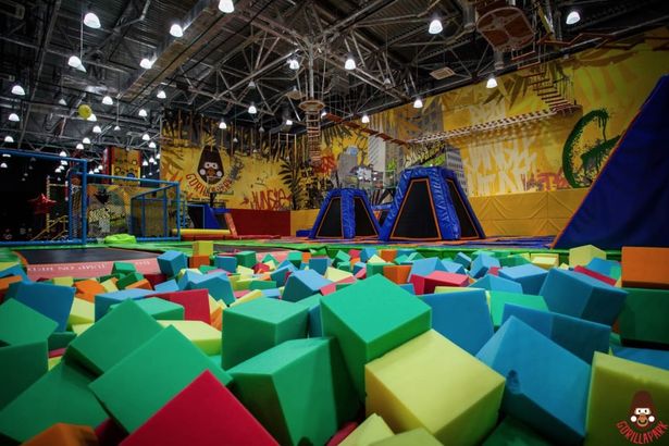 Историю о настоящем героизме, отваге и мужественности покажут накануне 20-й годовщины Курской трагедии в&nbsp;«Формуле Кино Галерея». В главных ролях&nbsp;обладатель премии «Оскар» Колин Ферт, известный по фильму «Король говорит!», обладательница «Золотой пальмовой ветви» Леа Сейду и Маттиас Шонартс.