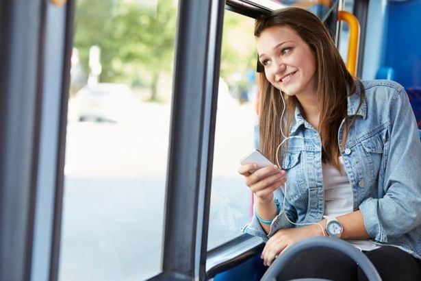 u0412 u0430u0432u0442u043eu0431u0443u0441u0430u0445 u041fu0435u0442u0435u0440u0431u0443u0440u0433u0430 u043fu043eu044fu0432u044fu0442u0441u044f u0431u0435u0441u043fu043bu0430u0442u043du044bu0435 u0430u0443u0434u0438u043eu0433u0438u0434u044b